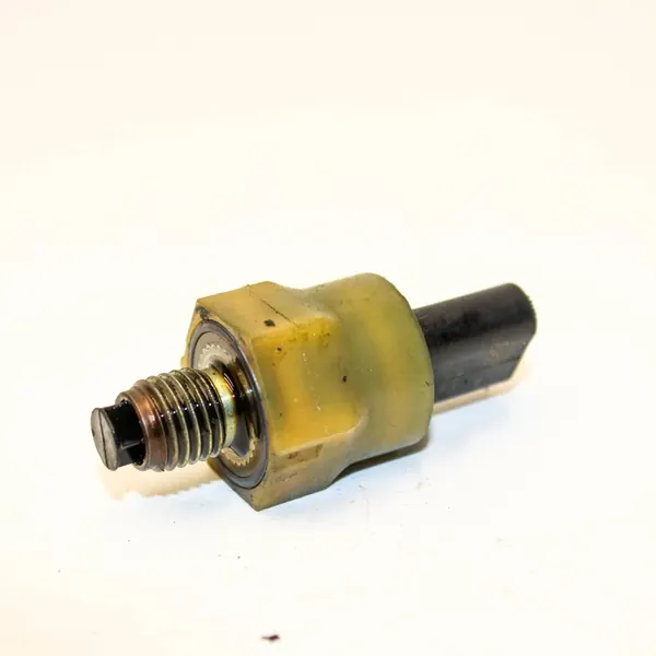 Öljynpaineanturi Volvo XC90 2019 OEM 31405635 image 3