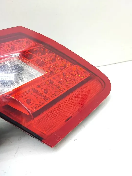 Achterklep Achterlicht Mercedes-Benz E W212 2012 Rechts image 4