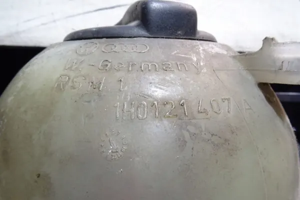 Ausgleichsbehälter VW GOLF III 1H0121407A image 2