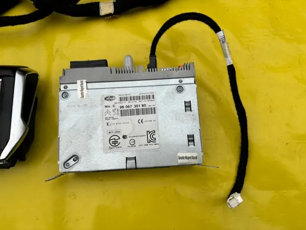 Peugeot 208/2008 Touchscreen-Radio-Panel OEM 9806730180 image 3