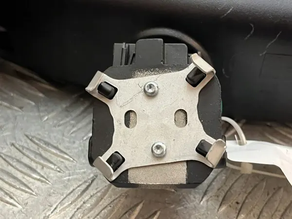 OEM 98088311XT Taustapeili Peugeot 5008 II:lle image 3
