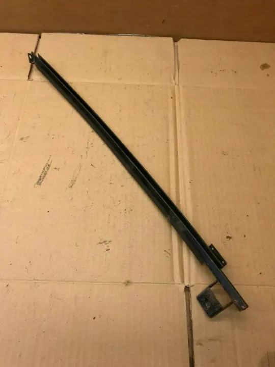 OEM 191837410 Framdörr Fönsterlist Höger Sida image 2