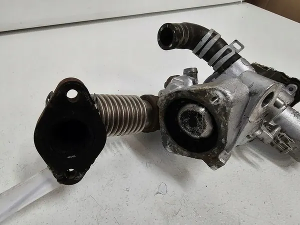 EGR-venttiili Infiniti EX FX Q70 QX50 QX70 3.0 D 82010-16581 image 2