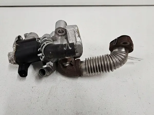 EGR-venttiili Infiniti EX FX Q70 QX50 QX70 3.0 D 82010-16581 image 3