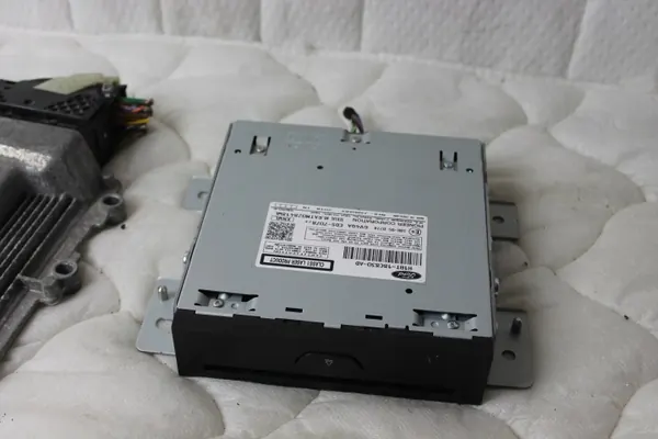 Changer CD Ford H1BT-18C830-AD pour Fiesta MK8 image 2