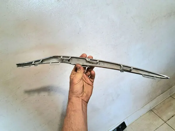 Mercedes-Benz CLA C117 X117 W117 2017 Moldura do para-choque dianteiro esquerdo A1178855000 image 2