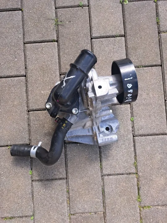 Mazda waterpomp OEM SH01 151H0 voor 2.2 Diesel image 2