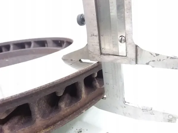 Disco de freno delantero usado OEM ARA142293 VW Touareg image 3