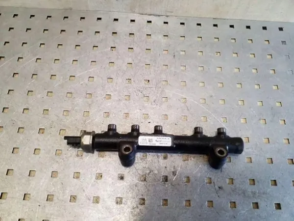 Ford Fiesta MK6 1.4 TDCI Ruiskutusraide OEM 28497Z01 image 2