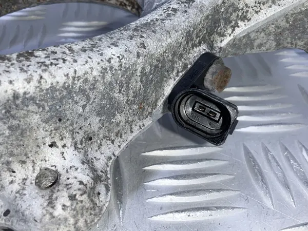 AUDI A4 B8 Mozzo anteriore destro 8K0407258G image 6