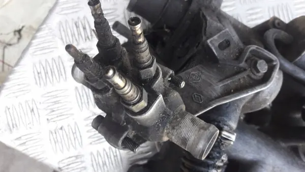 Colector de admisión OEM 82000358 para Renault Laguna II 1.9L image 7