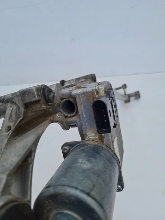 Etupyyhkijän moottorin mekanismi Audi Q7 4L image 3