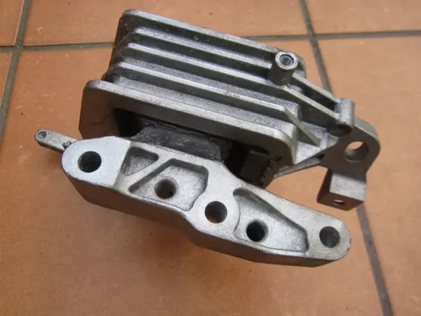 Soporte de motor BMW X1 F48 OEM 6885934 image 7