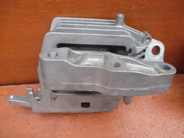 Soporte de motor BMW X1 F48 OEM 6885934 image 9