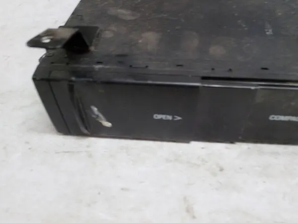 Mudador CD Volkswagen usado OEM 95VW-18C849-BA image 4