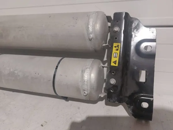 Dodge RAM 2022 Taka-ilmajousitussäiliö OEM 68264595AB image 3