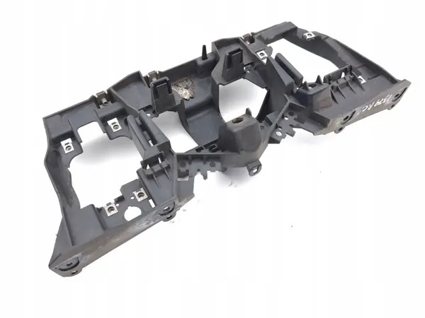 Porsche Taycan framsätesbältefäste OEM 9J1907390 image 6