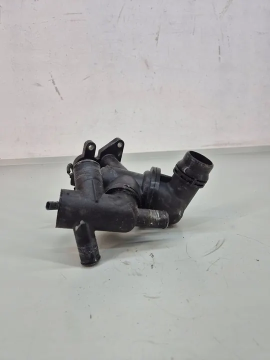 Carcasa de termostato Jaguar XF Land Rover Velar 2.0 D image 2