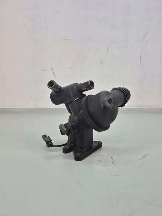 Carcasa de termostato Jaguar XF Land Rover Velar 2.0 D image 4