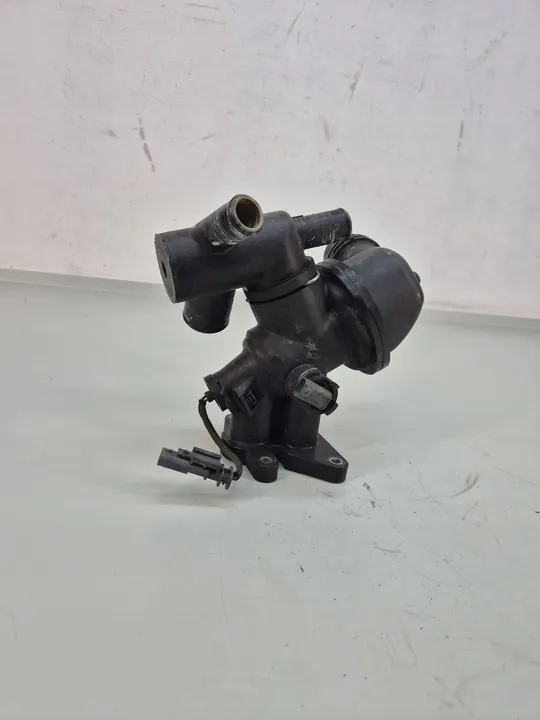 Carcasa de termostato Jaguar XF Land Rover Velar 2.0 D image 5