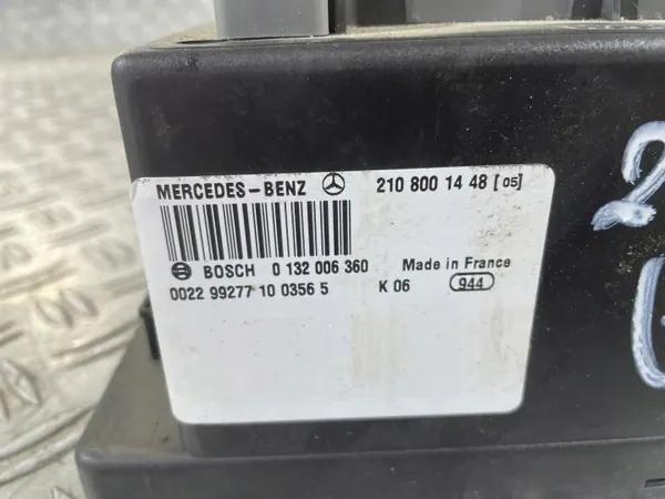 Bomba de cierre central Mercedes W210 OEM 2108001448 image 4