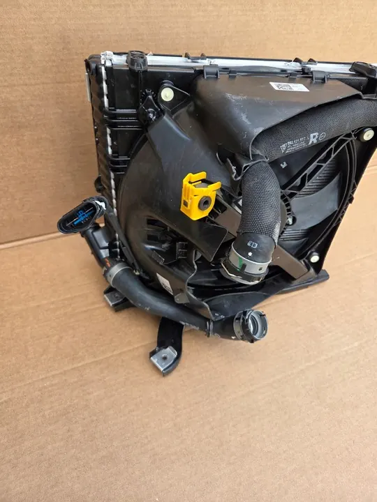 Porsche 911 992 Radiator Set Rechterzijde 992121252 image 3