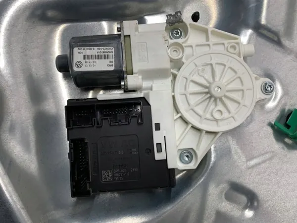 OEM 5N0959701F Régulateur Vitre Gauche Avant VW Tiguan image 3