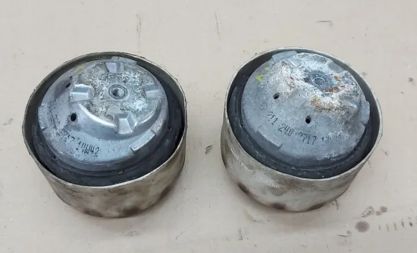 Supporto motore Mercedes CLS W219 image 2