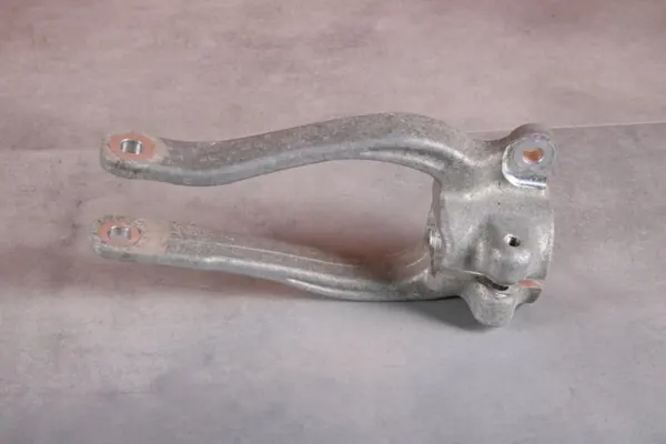 BMW OEM 6861199 Etuvasen Jousituskiinnike XDrive image 3