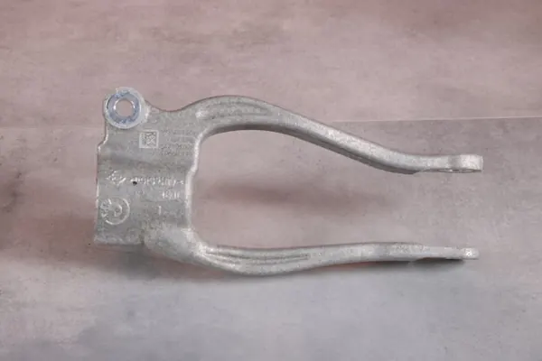BMW OEM 6861199 Etuvasen Jousituskiinnike XDrive image 4