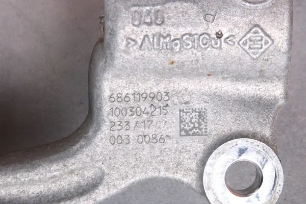 BMW OEM 6861199 Etuvasen Jousituskiinnike XDrive image 5