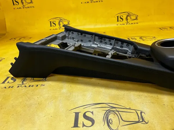 Accoudoir console centrale OEM 97055311101 Porsche Panamera image 3