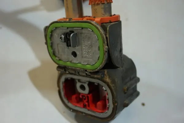 Tomada de carga Tesla Model 3 OEM 1490374-20-E image 4