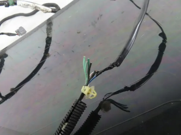 Honda CR-V I bakluckeglas OEM A1085259 image 3