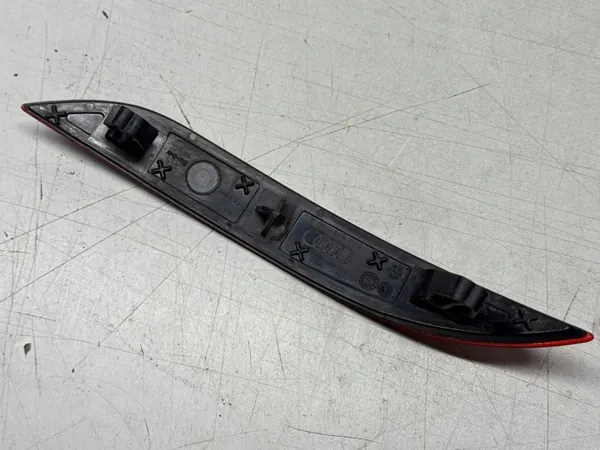 Reflector parachoques trasero Audi A3 8V OEM 8V0945106A image 3