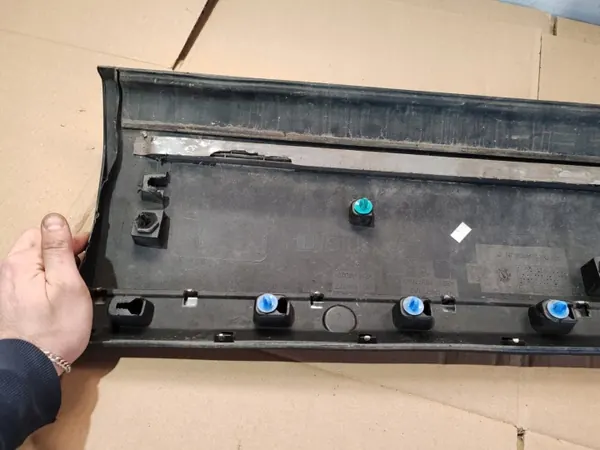 OEM 9811404077 Oikea Etuoven Lista Peugeot 3008 II image 6