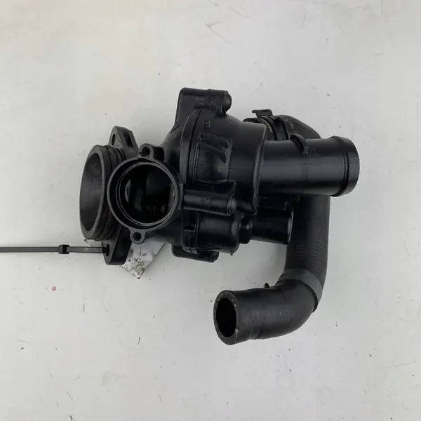 Carcasa de termostato + manguera VW Transporter T5 T6 2.0 TDI image 2