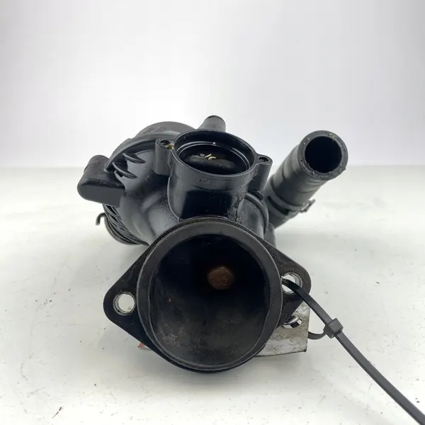 Carcasa de termostato + manguera VW Transporter T5 T6 2.0 TDI image 4