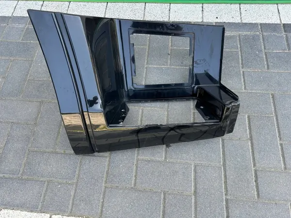 Iveco S-Way Escalón Inferior Izquierdo Cubierta OEM 5802465514 image 2