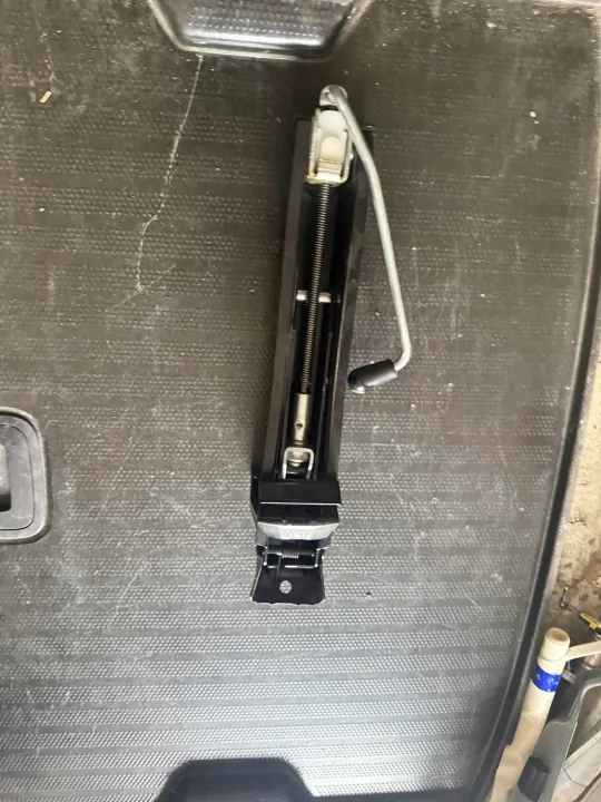 Gato OEM 5N0011031 para VW Tiguan I - Usado image 4