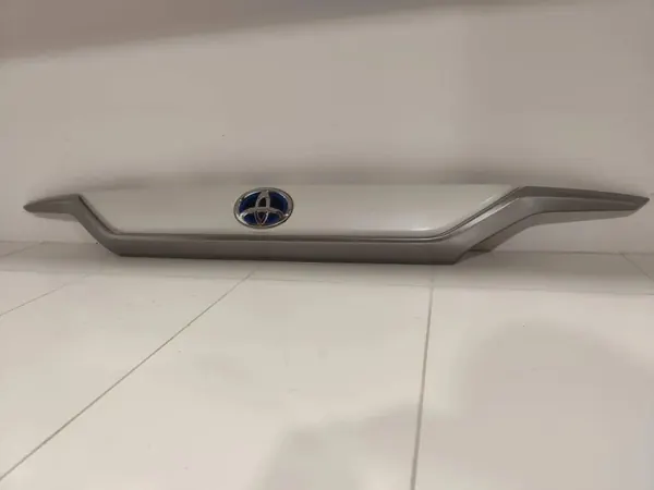 Toyota RAV4 bakluckfäste OEM 7680142240 image 7