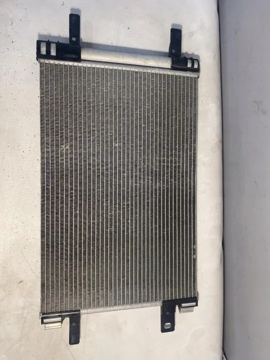 Condenseur AC OEM 9673629780B pour Peugeot 308 (2011-2015) image 2