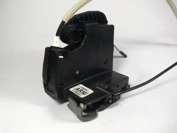 GMC Yukon Escalade Tahoe 2015-20 Linke Hintertürschloss OEM 13598381 image 2