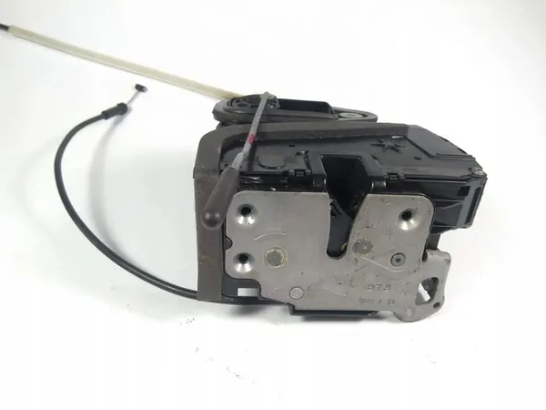 GMC Yukon Escalade Tahoe 2015-20 Linke Hintertürschloss OEM 13598381 image 3