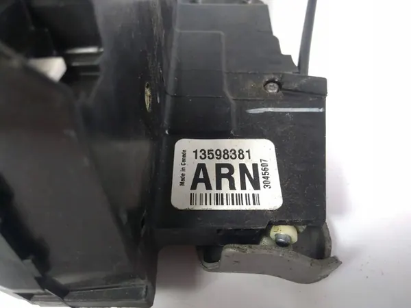 GMC Yukon Escalade Tahoe 2015-20 Linke Hintertürschloss OEM 13598381 image 5