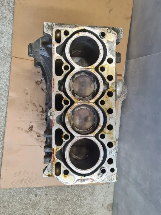 Moottorilohko 2.0 Turbo 250hv B4204T26 Volvo image 6