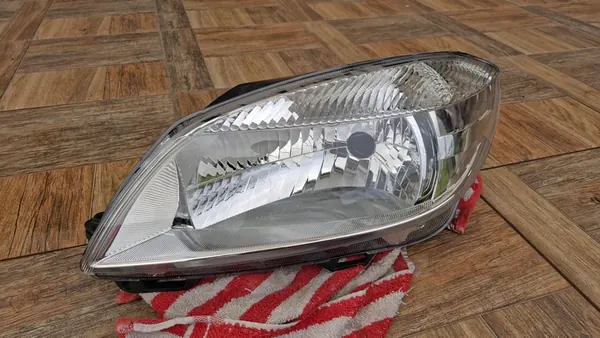 FARO ESQUERDO SKODA FABIA II LIFT 5J1941015C image 2