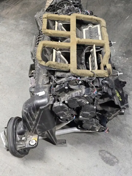 BMW Lämmitysydin OEM T1012755Q - Käytetty image 7