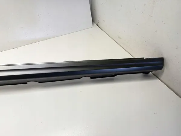 OEM 87754-K4000 Tampa do Soleira Direita Hyundai Kona EV image 4