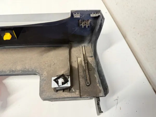 OEM 87754-K4000 Tampa do Soleira Direita Hyundai Kona EV image 7